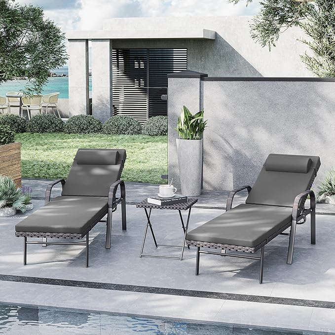 Kurapika Patio Chaise Lounge Set 3 Pieces Outdoor Lounge Chair, Rattan Reclining Chair Adjustable Backrest, Pool Sunbathing Recliners with Folding Table for Poolside Beach, Grey