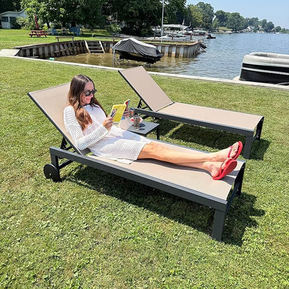 PURPLE LEAF Chaise Lounge Chair with Wheels for Outside 4 Pieces Aluminum Outdoor Lounge Chairs with 5 Adjustable Position Recliner for Patio Beach Yard Pool Side Table Included Taupe